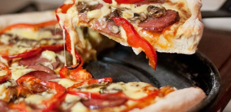 Evde Pizza Yapımı Nasıl Olur ? WebDünya